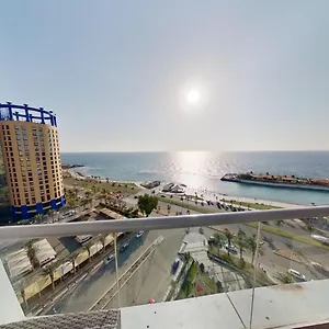 في برج داماك بإطلالة بحرية ساحرة شقة